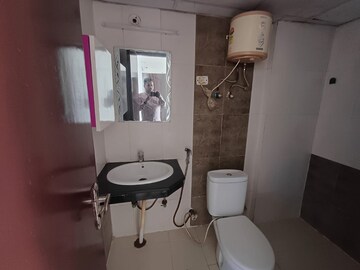 Master Bedroom in 4 BHK Villa at Amrapali Leisure Valley, Tech Zone 4 Greater Noida – for Rent
