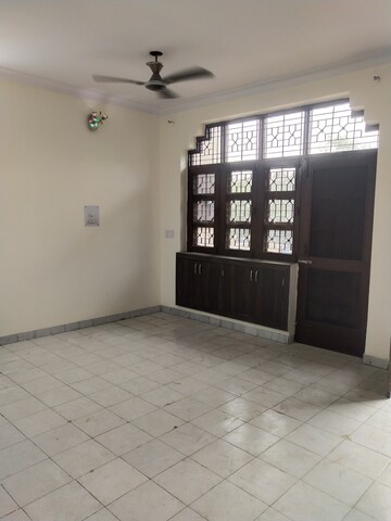 Room in 2 BHK Villa at Sector 55 – for Rent