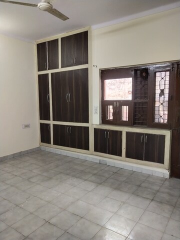 Room in 2 BHK Villa at Sector 55 – for Rent