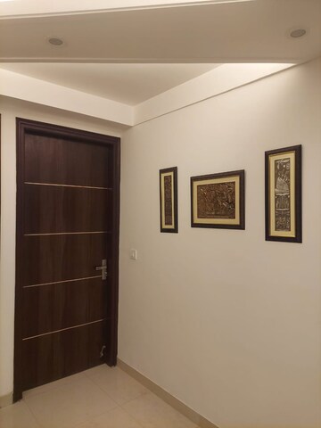 Room in 1 BHK Builder Floor at Hong Kong Bazaar, Sector 57 – for Rent