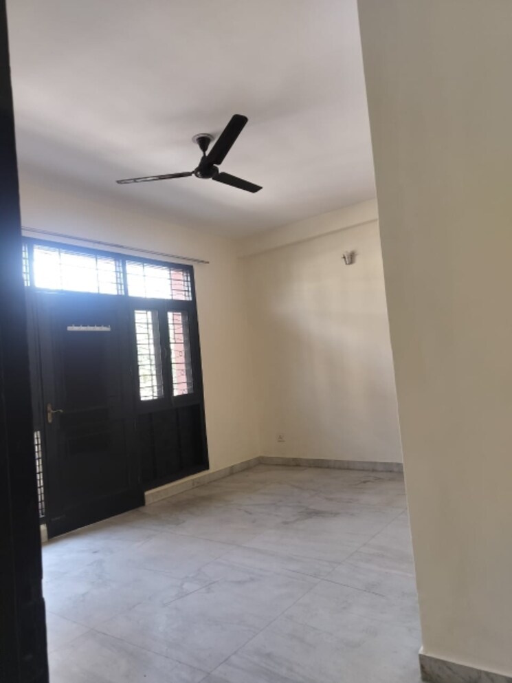 Room, sector 55 3 Bedroom 2000 Sq.Ft. Builder Floor In Sector 55 Noida 8765648