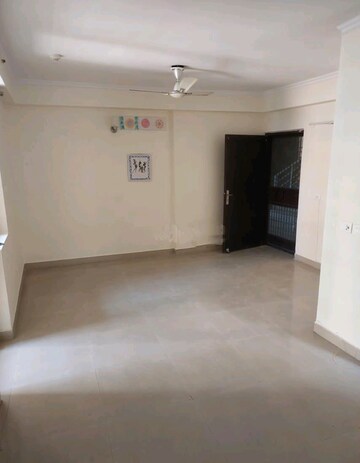 Room in 3 BHK Apartment at Amrapali Pan Oasis, Sector 70 – for Sale