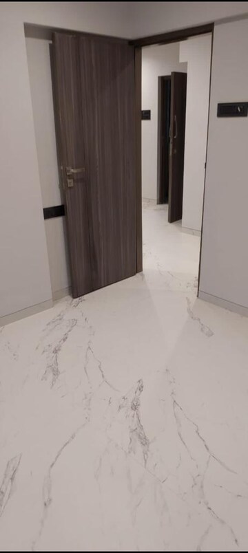 Room in 3 BHK Apartment at S Raheja Natraj, Khar West – for Rent