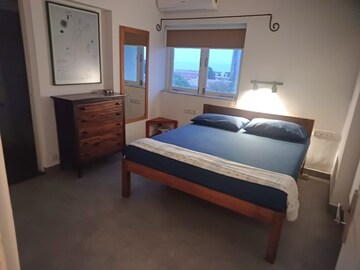 Bedroom in 2.5 BHK Apartment at Harbour Heights, Colaba – for Rent