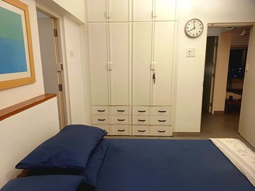 Bedroom in 2.5 BHK Apartment at Harbour Heights, Colaba – for Rent