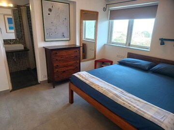 Bedroom in 2.5 BHK Apartment at Harbour Heights, Colaba – for Rent