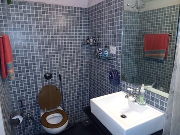 Bathroom in 2.5 BHK Apartment at Harbour Heights, Colaba – for Rent