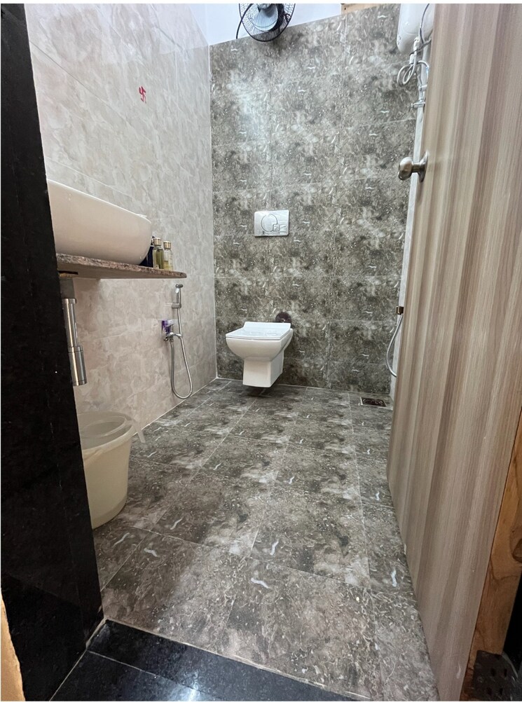 Bathroom, worli naka 2 Bedroom 800 Sq.Ft. Apartment In Worli Naka Mumbai 8765855