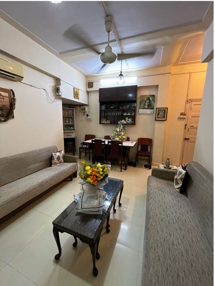  Parking, worli naka 2 Bedroom 800 Sq.Ft. Apartment In Worli Naka Mumbai 8765855