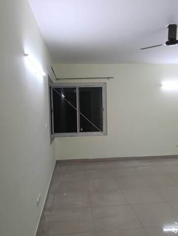 Room in 2 BHK Apartment at Hazratganj – for Rent