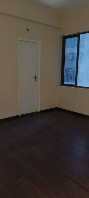 Room in 3 BHK Apartment at Paras Dews, Sector 106 – for Sale