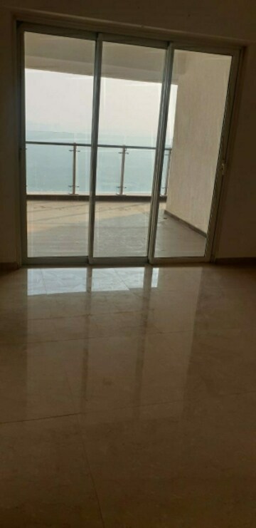 Room in 2 BHK Apartment at DB Woods, Goregaon East – for Rent