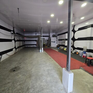  Showroom For Rent in Em Bypass