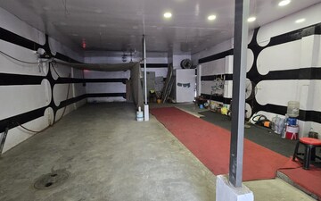 Showroom For Rent in Em Bypass