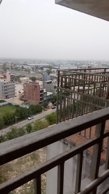 2 BHK Apartment For Rent in Parker White Lily, Sector 8