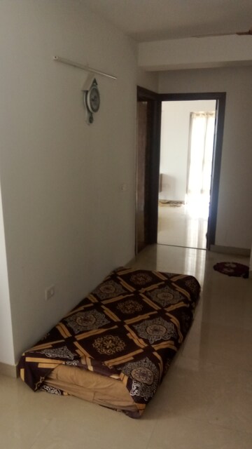 Room in 2 BHK Apartment at Parker White Lily, Sector 8 – for Rent