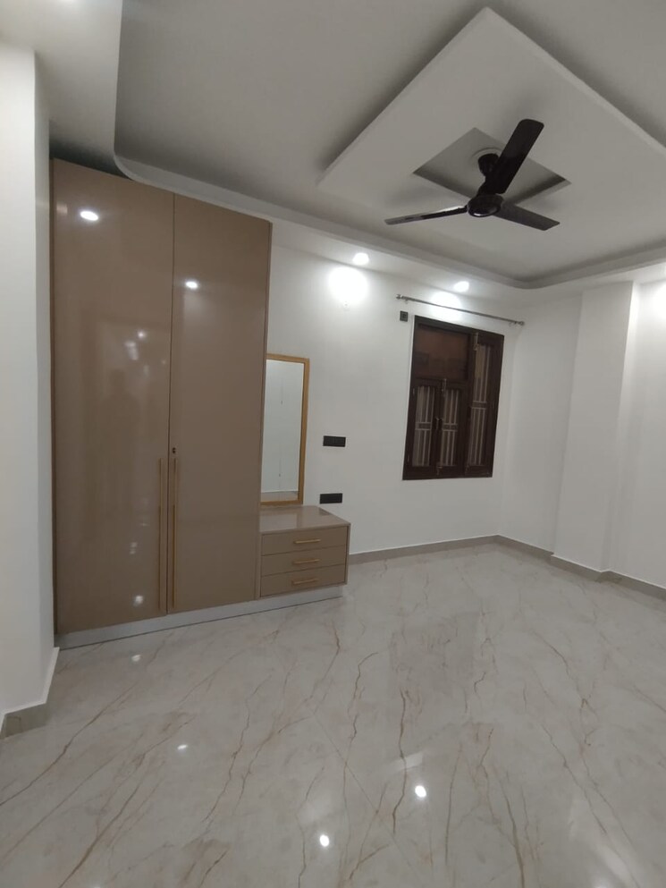 Room, saket 4 Bedroom 250 Sq.Yd. Builder Floor In Saket Delhi 8766025