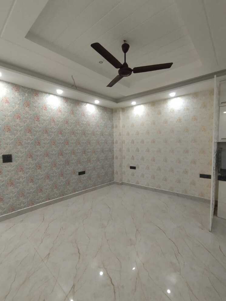 Room, saket 4 Bedroom 250 Sq.Yd. Builder Floor In Saket Delhi 8766025