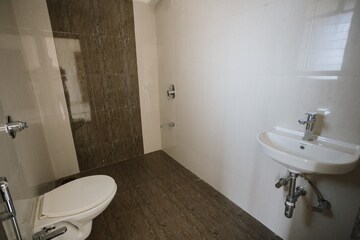 Bathroom in 2 BHK Apartment at Rashi Tower, Goregaon East – for Sale