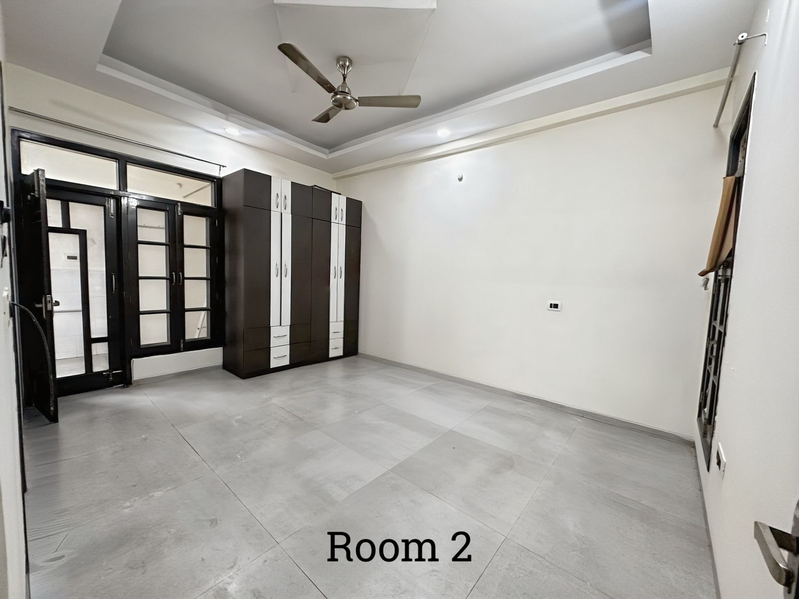 3 BHK + Servant Room Apartment For Rent in Hazaratganj 