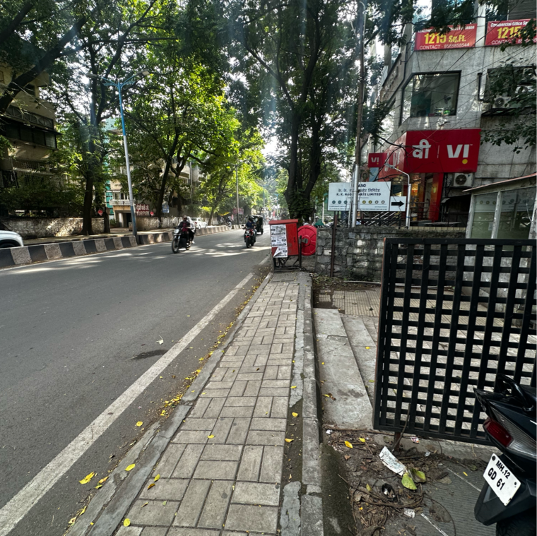 Balcony, koregaon park Commercial Showroom 1500 Sq.Ft. In Koregaon Park Pune 8766088