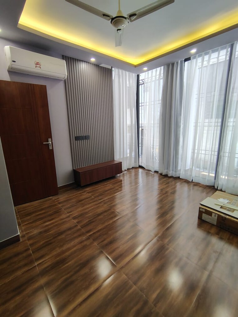 Master Bedroom, chittaranjan park 3 Bedroom 160 Sq.Yd. Builder Floor In Chittaranjan Park Delhi 8766109