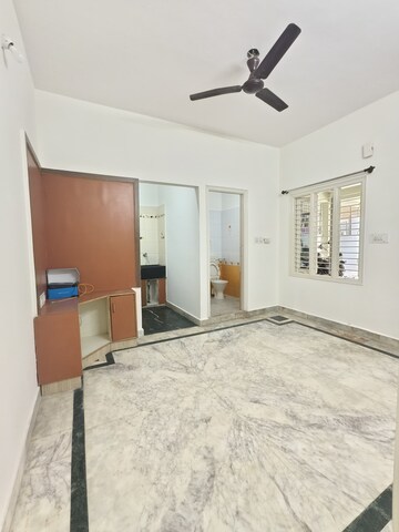 Room in 1 BHK Builder Floor at Hsr Layout – for Rent