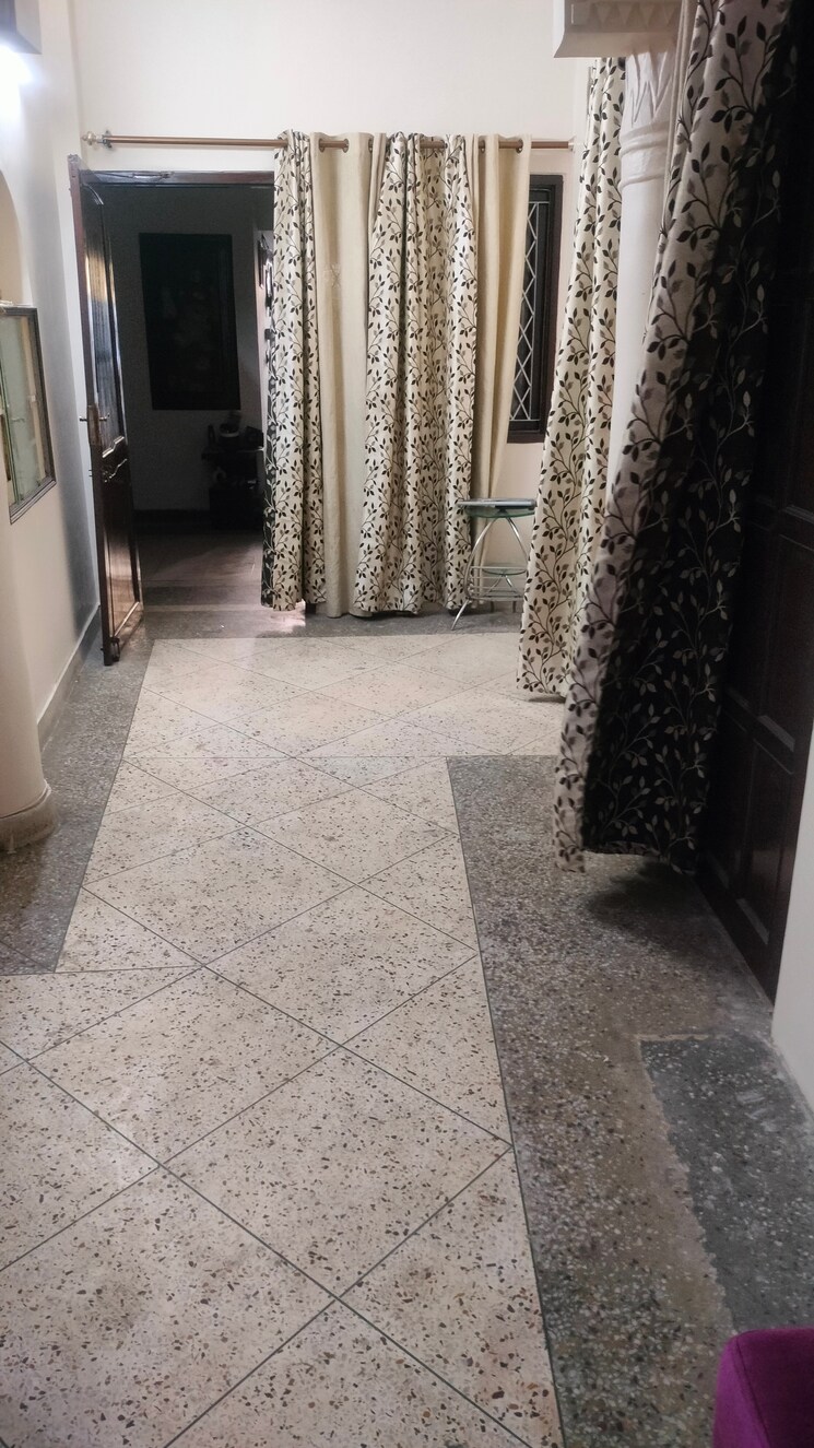 undefined, sarvodaya enclave 4 Bedroom 300 Sq.Yd. Builder Floor In Sarvodaya Enclave Delhi 8766106