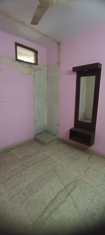 Room in 2.5 BHK Builder Floor at Ashok Nagar – for Rent