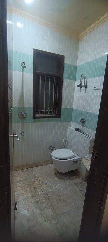 Bathroom in 2.5 BHK Builder Floor at Ashok Nagar – for Rent