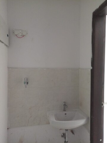 Bathroom in 3 BHK Apartment at Erandwana Gaothan – for Rent