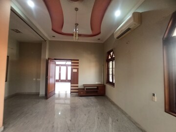 Room in 5 BHK Independent House at Grand View Jubilee Hills, Jubilee Hills – for Rent