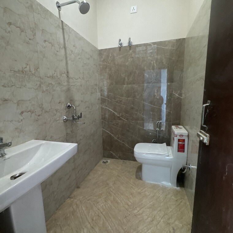 Bathroom, sahastradhara road 1 Bedroom 850 Sq.Ft. Apartment In Sahastradhara Road Dehradun 8766298