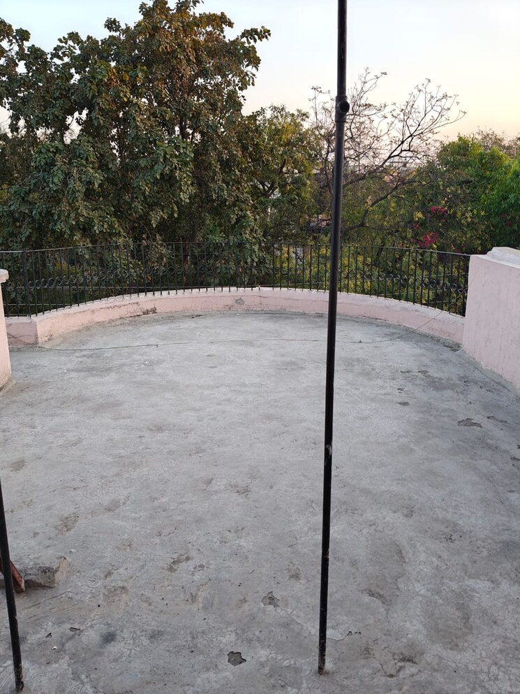 Balcony, sector 26 6+ Bedroom 171 Sq.Mt. Villa In Sector 26 Noida 8766314