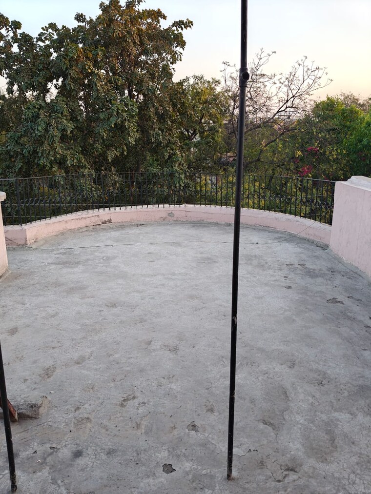 Balcony, sector 26 6+ Bedroom 171 Sq.Mt. Villa In Sector 26 Noida 8766314