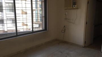 Room in 3 BHK Apartment at Dheeraj Gaurav Heights, Jogeshwari West – for Rent