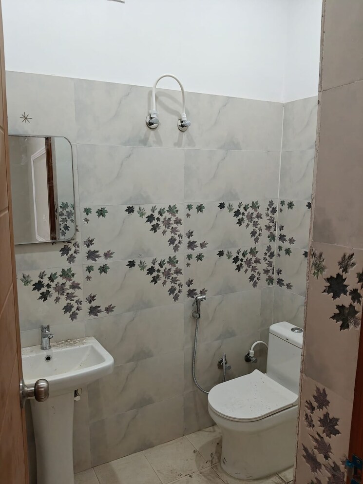 Bathroom, sahastradhara road 3 Bedroom 1700 Sq.Ft. Villa In Sahastradhara Road Dehradun 8766351