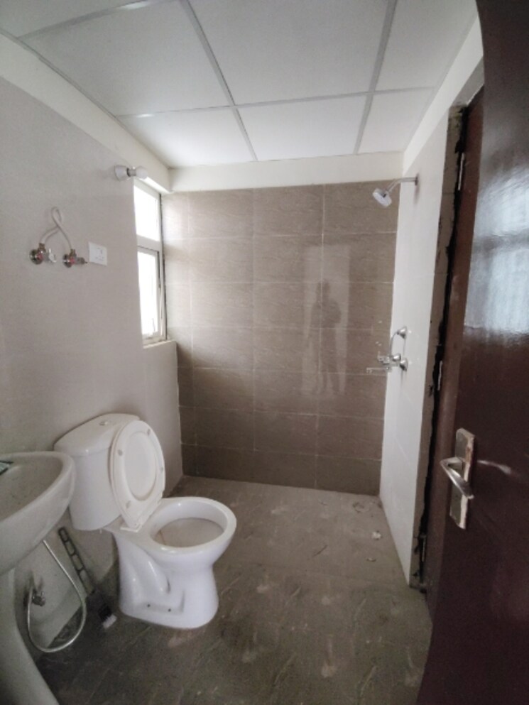 Bathroom, amrapali-centurian-park 2.5 Bedroom 990 Sq.Ft. Apartment In Tech Zone 4 Greater Noida Greater Noida 8766366