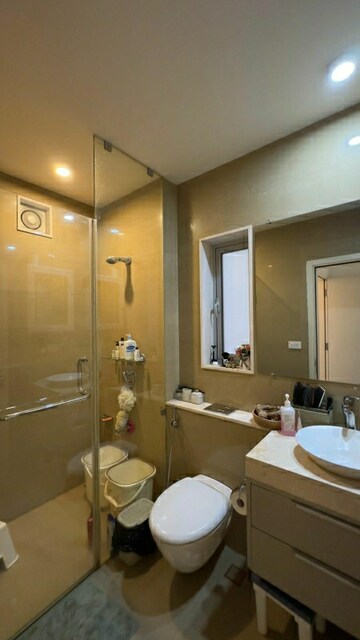 Master Bedroom in 2.5 BHK Apartment at Oberoi Realty Woods, Goregaon East – for Rent