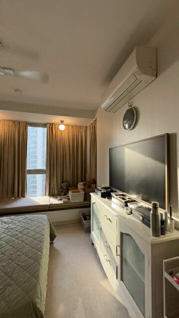 Bedroom in 2.5 BHK Apartment at Oberoi Realty Woods, Goregaon East – for Rent