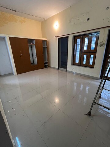 Room in 2 BHK Builder Floor at Manas Town, Indira Nagar – for Rent