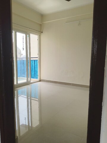Room in 3 BHK Apartment at Amrapali Centurian Park, Tech Zone 4 Greater Noida – for Rent