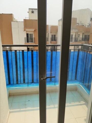 Swimming Pool in 3 BHK Apartment at Amrapali Centurian Park, Tech Zone 4 Greater Noida – for Rent