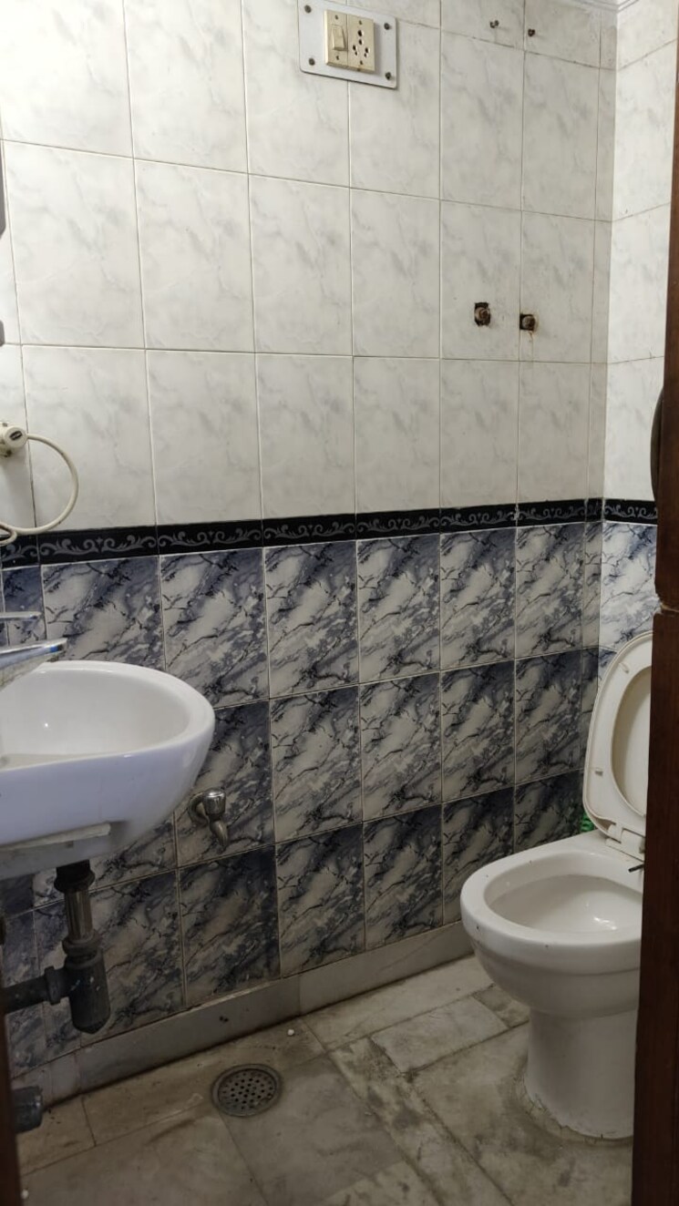 Bathroom, hargobind enclave 2 Bedroom 800 Sq.Ft. Builder Floor In Hargobind Enclave Delhi 8766405