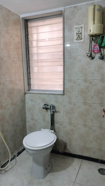 Master Bedroom in 2 BHK Apartment at Udyan Complex, Marol – for Rent