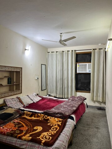 Bedroom in 2 BHK Builder Floor at Sector 43 – for Rent