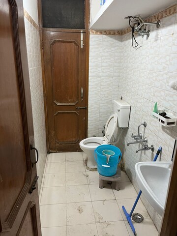 Bathroom in 2 BHK Builder Floor at Sector 43 – for Rent