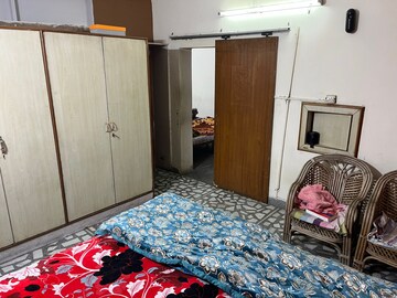Bedroom in 2 BHK Builder Floor at Sector 43 – for Rent