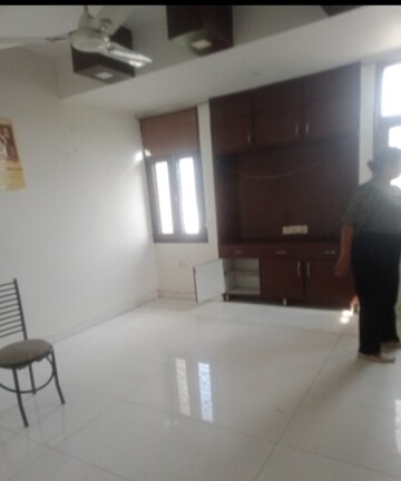 Living Room in 2 BHK Independent House at Aliganj – for Rent