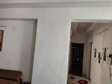 Room in 2 BHK Apartment at Vatika Seven Lamps, Sector 82 – for Rent